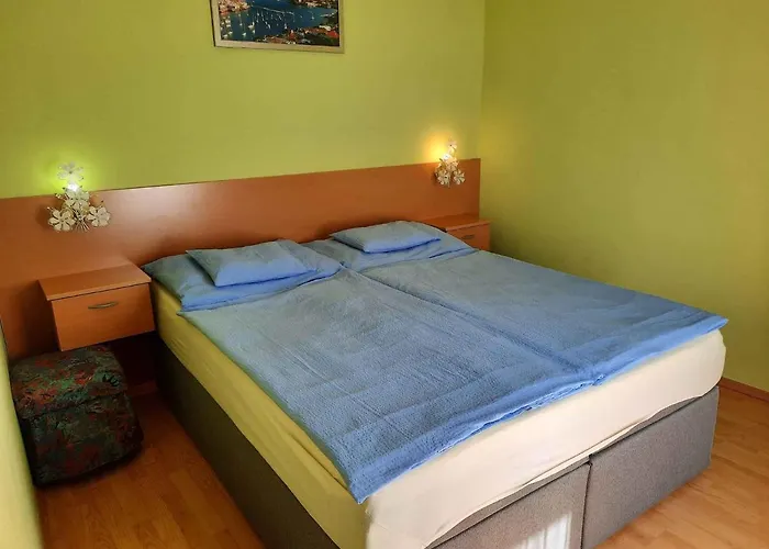 Siofok, Balaton 5 * שיופוק